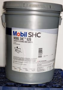 Pail of Mobil SHC 626